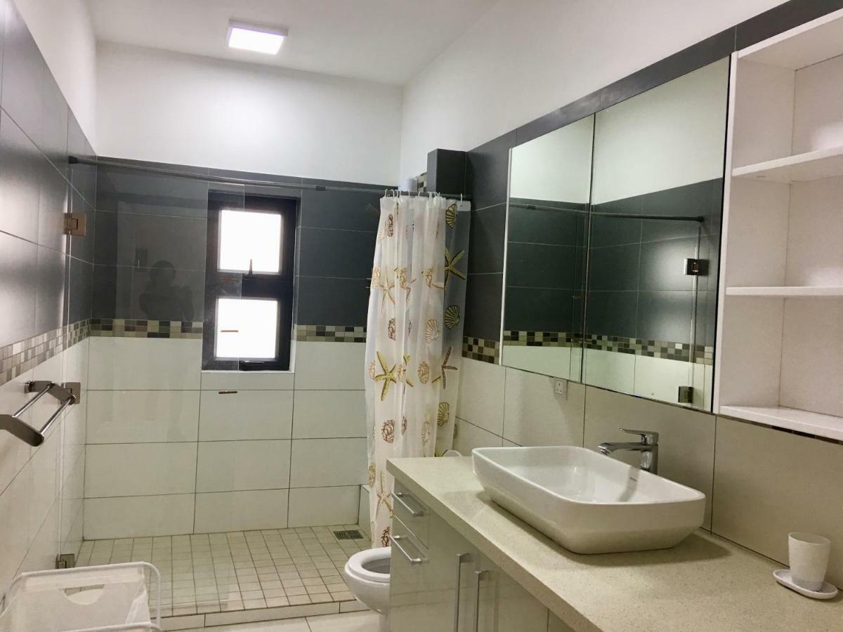 Ocean View Apartment Flic en Flac Bagian luar foto