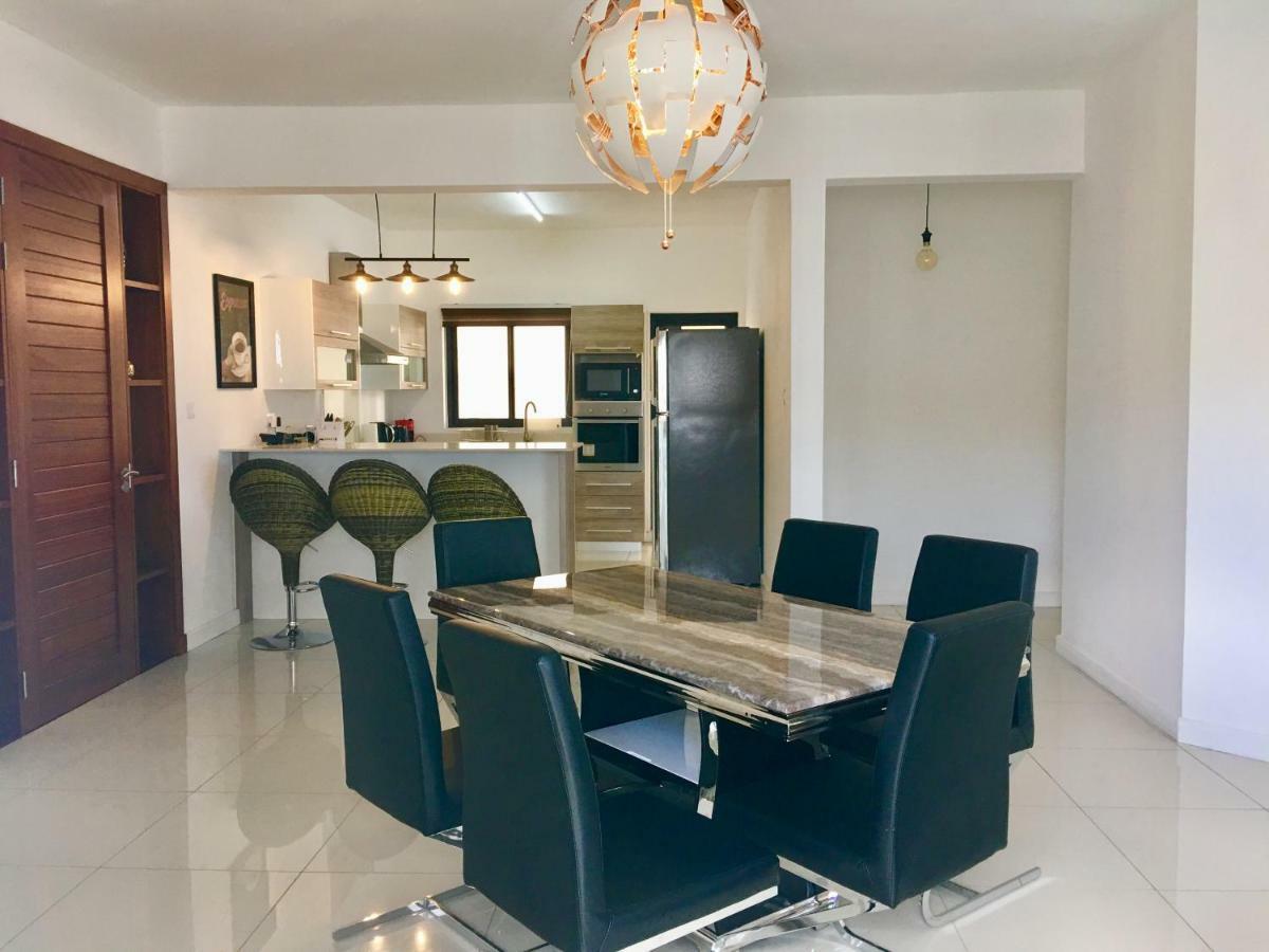 Ocean View Apartment Flic en Flac Bagian luar foto