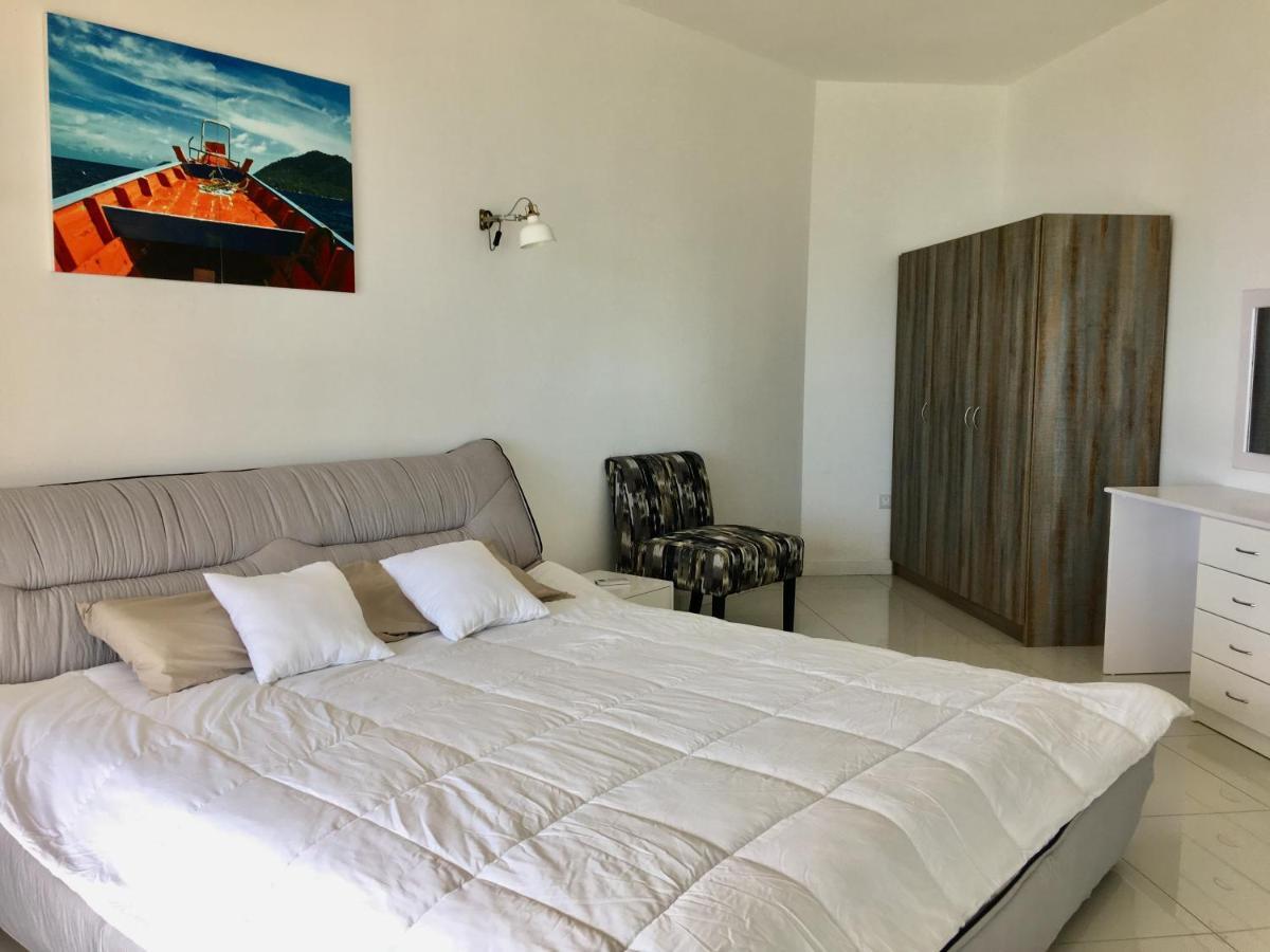 Ocean View Apartment Flic en Flac Bagian luar foto